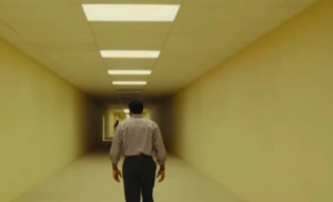 Review Film Backrooms , Horor Liminal Space yang Menggugat